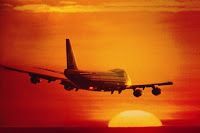 Avion surcando el cielo